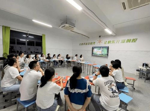 凝新聚力，筑夢(mèng)前行 新教師培訓(xùn)結(jié)業(yè)儀式圓滿落幕